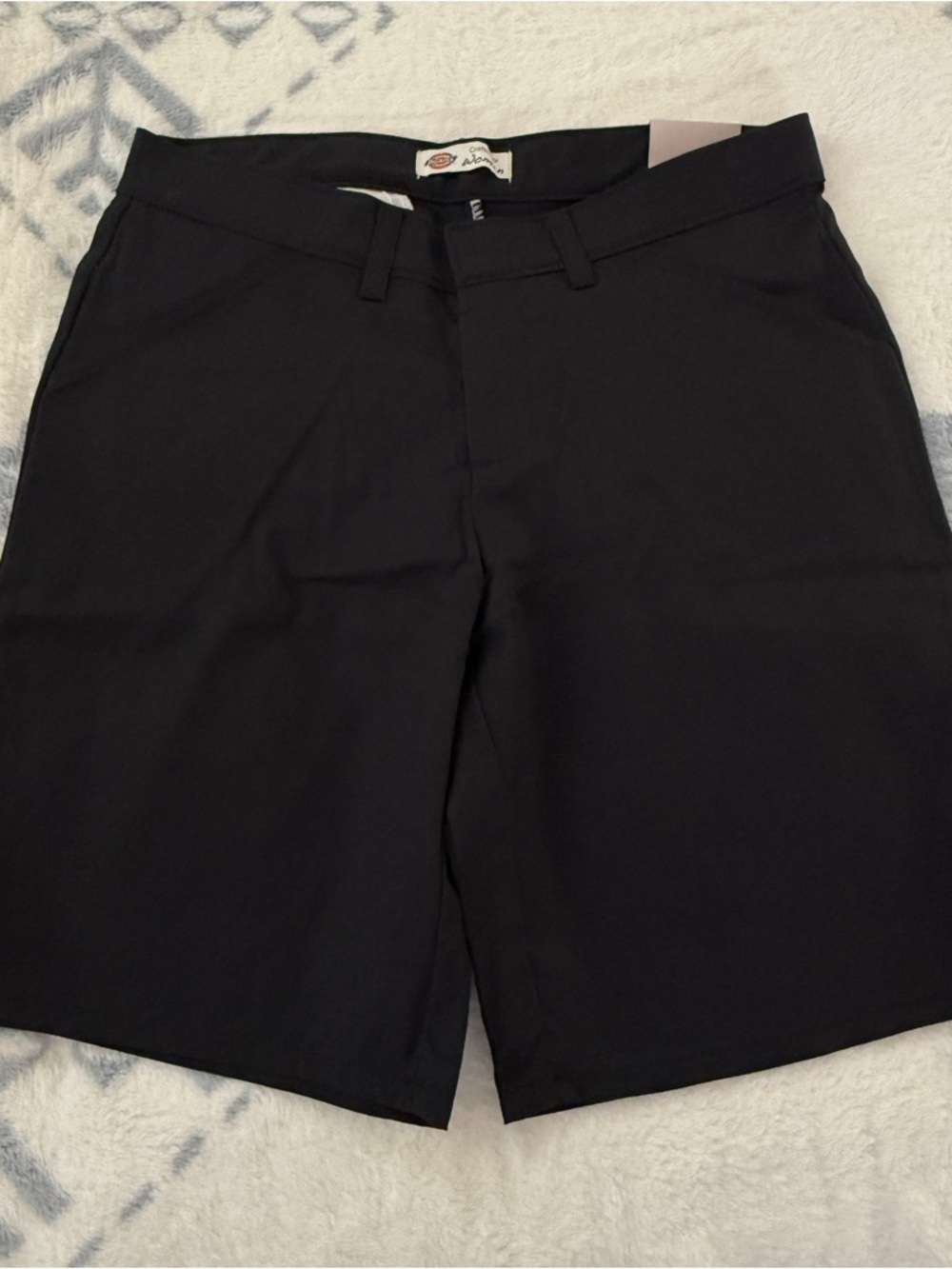 Dickies women’s Black Flat Front Work Shorts fits size 4 new with tags